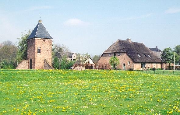 Bestand:Toren met boerderij.jpg