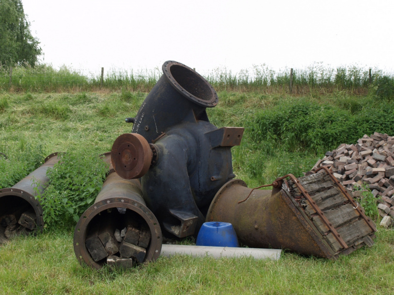 Bestand:Crossley pomp in opslag.JPG