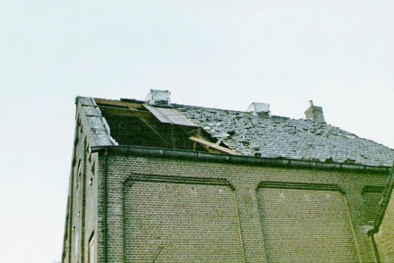 Bestand:Schade dak machinekamer.jpg