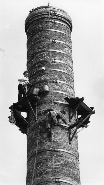 Bestand:Reparatie-schoorsteen.jpg